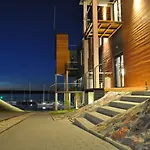 Marina Nawigator アパートホテル Mikołajki