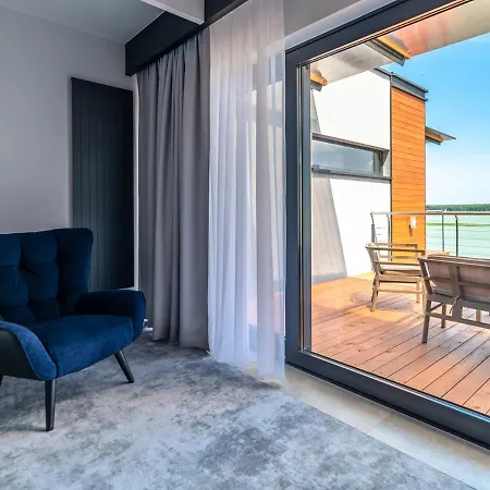 Marina Nawigator Aparthotel 4*