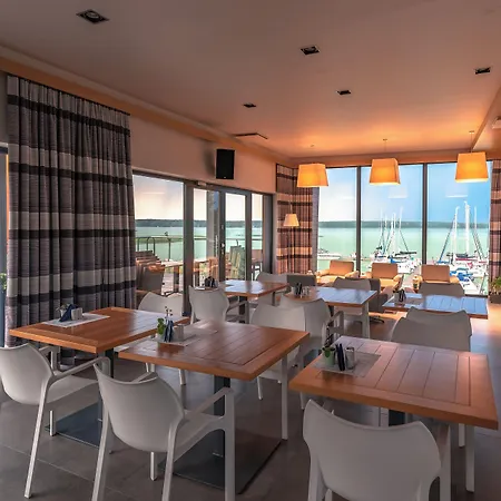 Aparthotel Marina Nawigator 4*