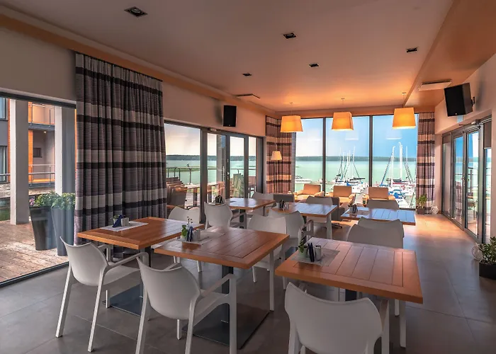 Aparthotel Marina Nawigator 4*