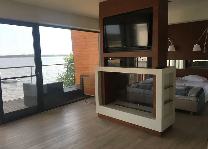 Marina Nawigator Aparthotel 4*